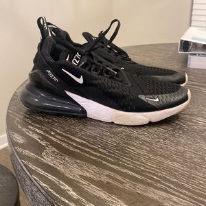 Nike Airmax 270 womens 9